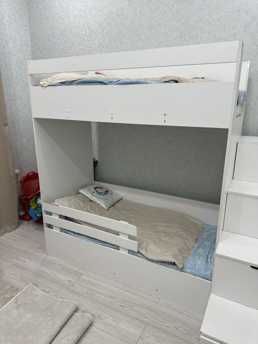 Продам детскую 2х ярусную кровать
