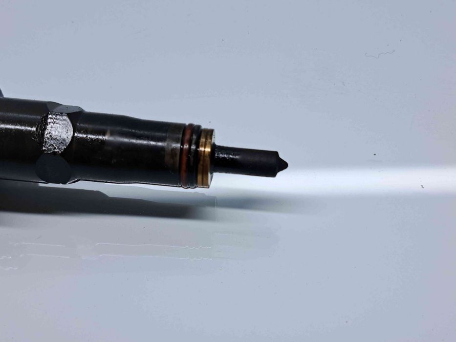 Injector Volkswagen Golf 5 Plus (5M1) [Fabr 2005-2008] 038130073AG 1.9