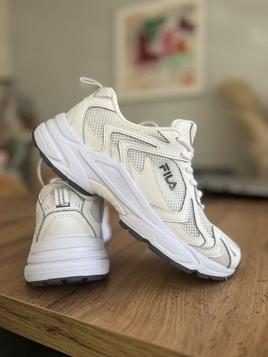 Страхотни бели маратонки Fila