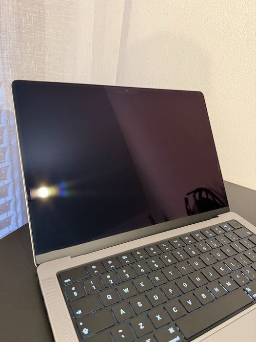 MacBook Pro 14-inch / M2 Pro / 16GB RAM / 512 GB / Ca nou