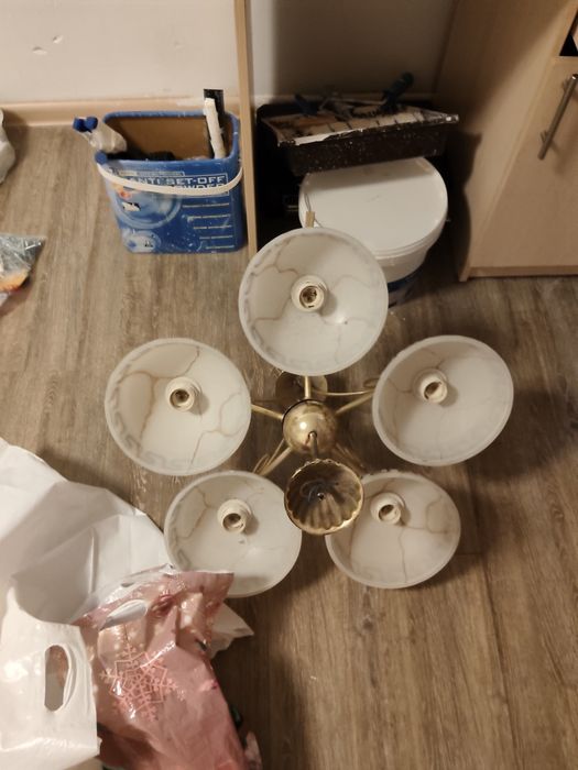 Отдам бесплатно люстру