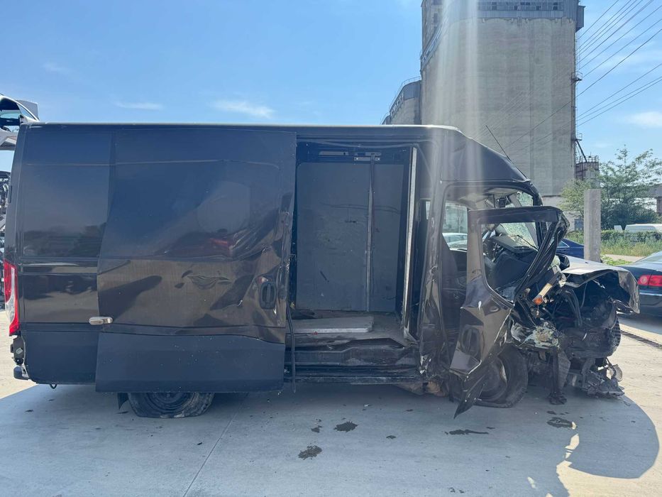 Dezmembrez Iveco Daily 2.3 HPI Euro 5 100 000km reali