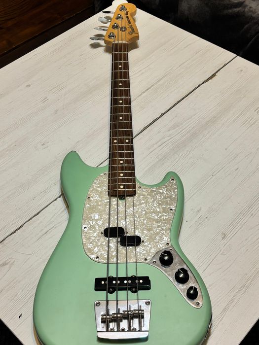 Chitara bass American performer Mustang RW satin schimb cu orga