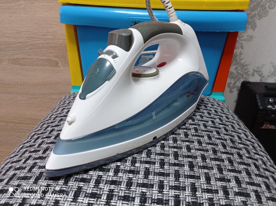 Продам отличный утюг binatone