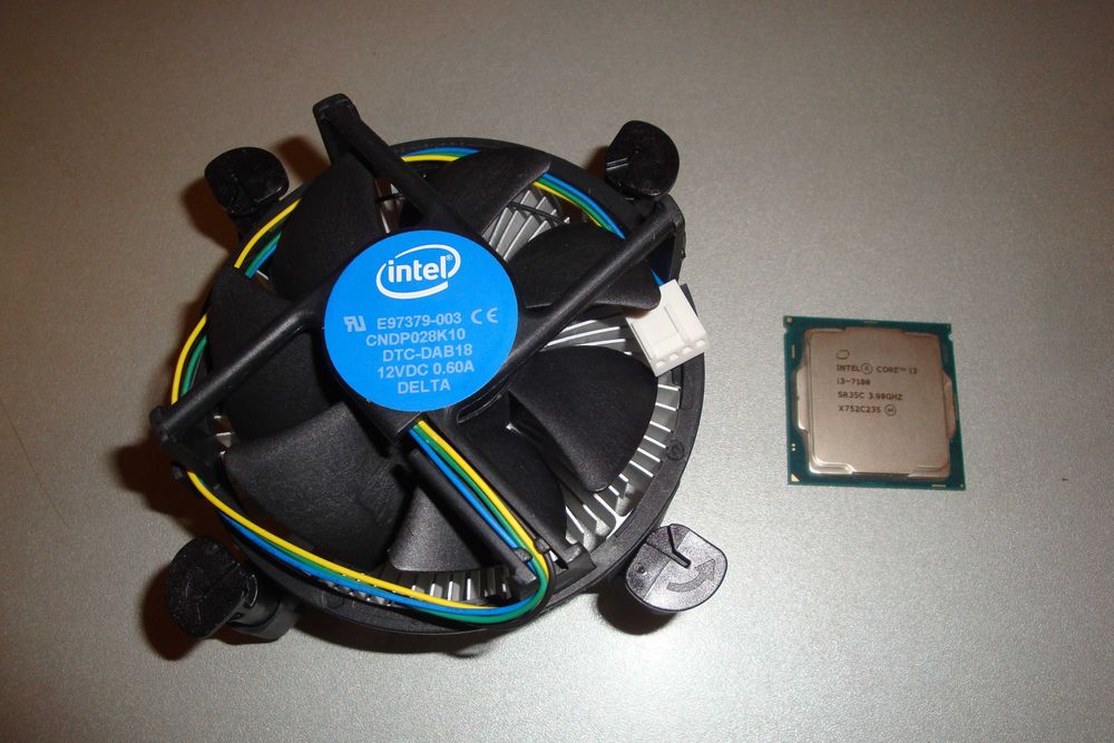 Procesor intel core i3 7100 3.9Ghz KabyLake 1151 cooler original nou