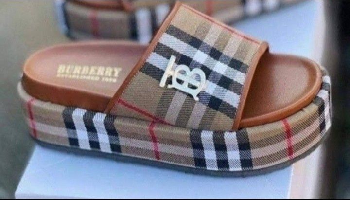 Papuci cu platforma material textil, saculet, etichetă