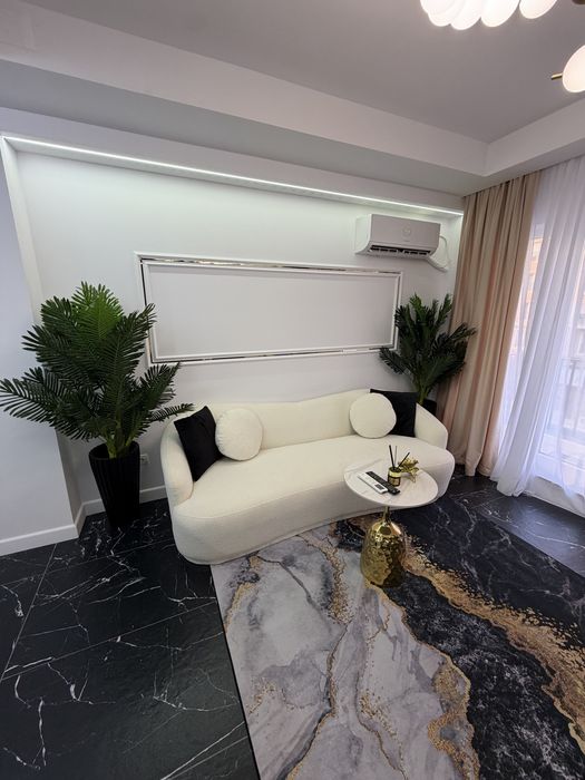 DE ÎNCHIRIAT – STUDIO PREMIUM  in Cosmopolis Vedere la piscina /parcare