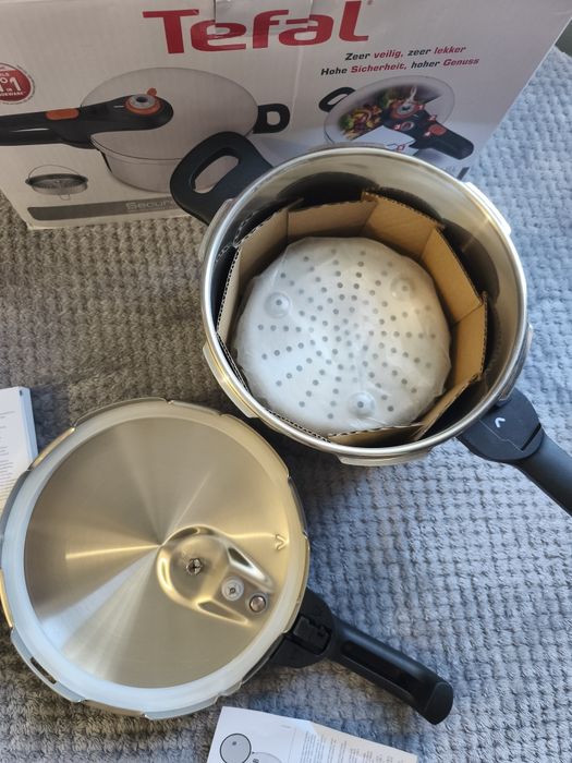 Oală sub presiune Tefal Secure Click 6L cu accesoriu pentru gătire la aburi nouă în cutie
