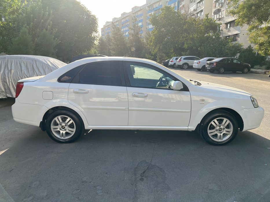 Продаю свою машину Шевроле ласетти