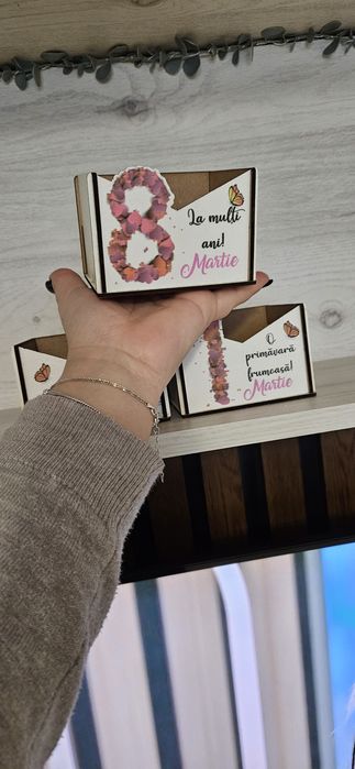 Cutii din lemn cu mesaj