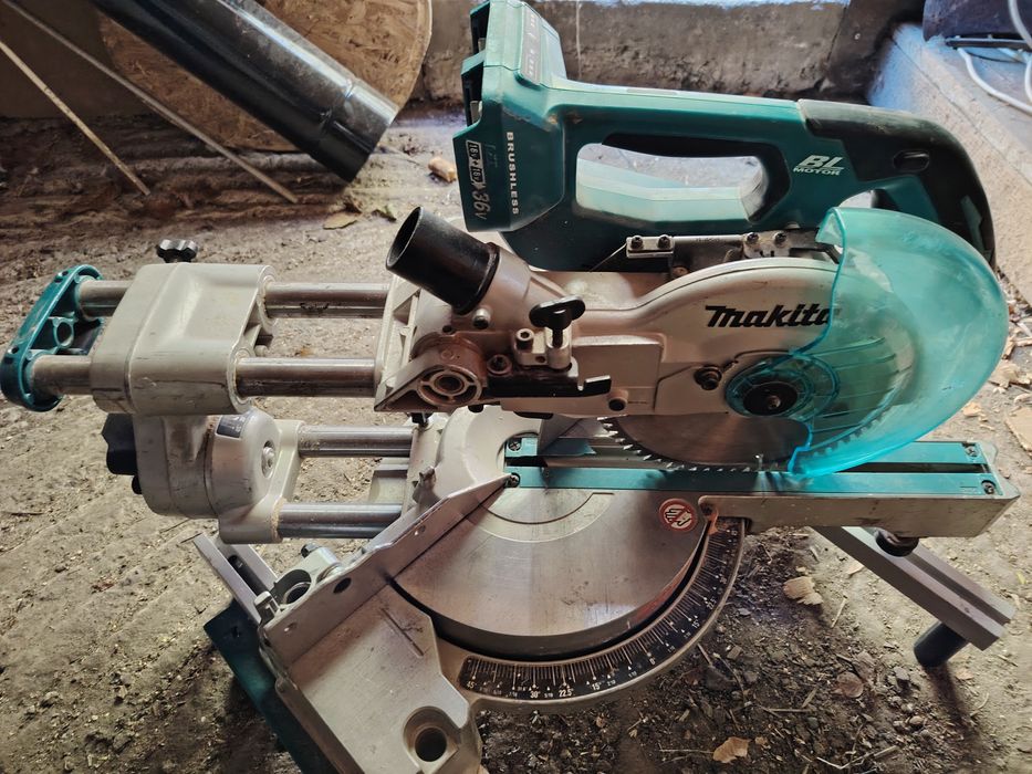 Circular Makita DLS714