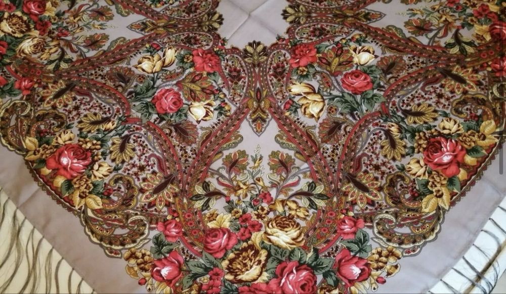 Batic din lânǎ rusesc in stil pavlovo posad