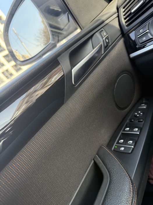 Vand  X3, X Drive, Model X line 2015.