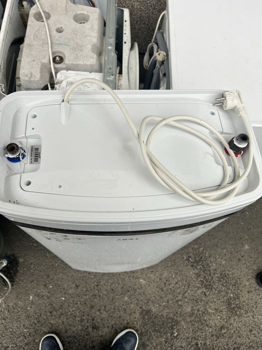 Бойлер Tesy висок клас с работещ  един от двата нагревателя