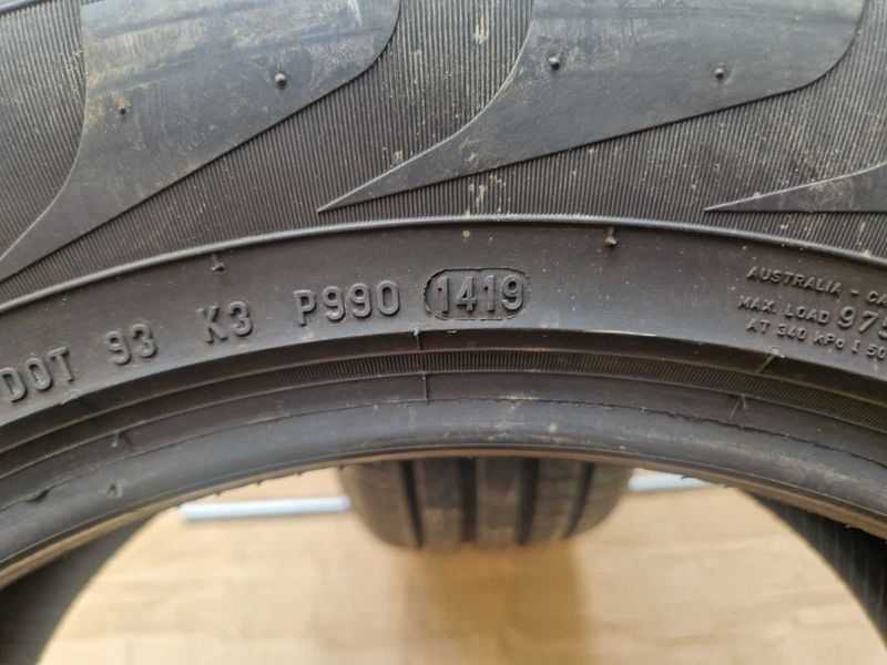 2 Pirelli R18 235/60
летни гуми 
DOT1419