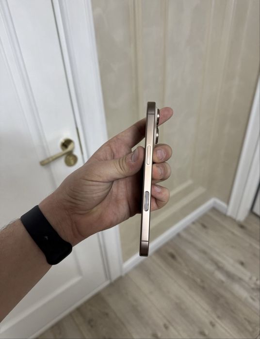 Iphone 16 pro desert