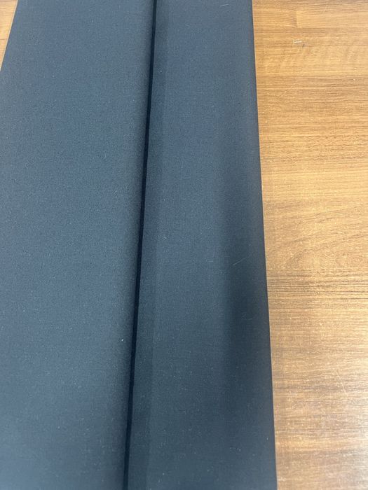 Ткань черного цвета.