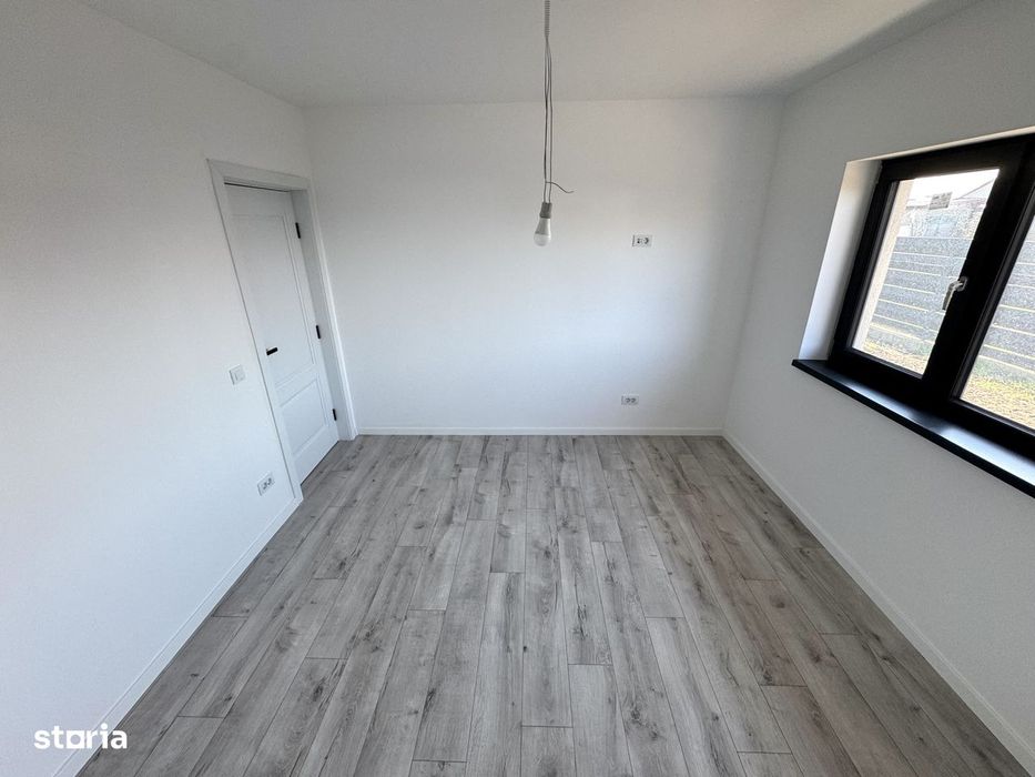 577 mp teren! ASFALT!CANALIZARE!Casa 4 camere, Valea Ursului-Vorovesti