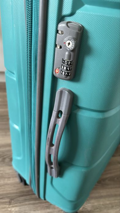 Продаю классный чемодан