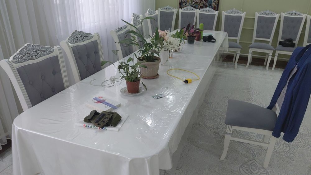 2 диван 1 стол 14 орындыкпен