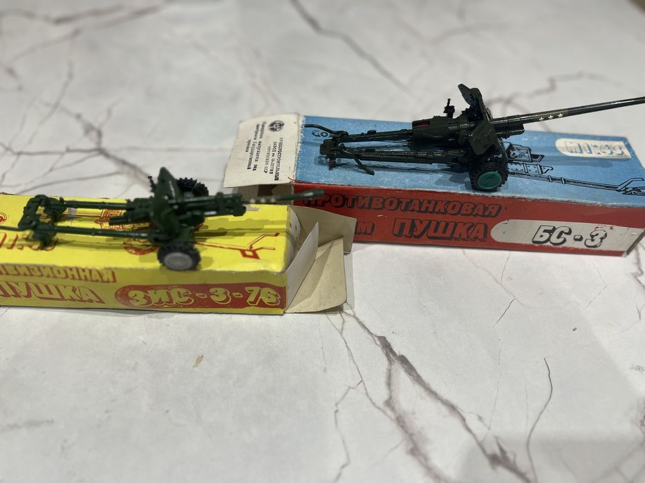 Танки, бтр, пушки.