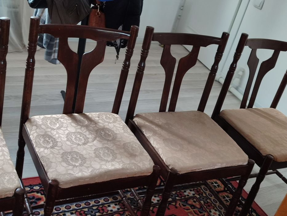 Продам стулья деревянные