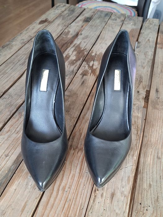 Дамски луксозни обувки Guess