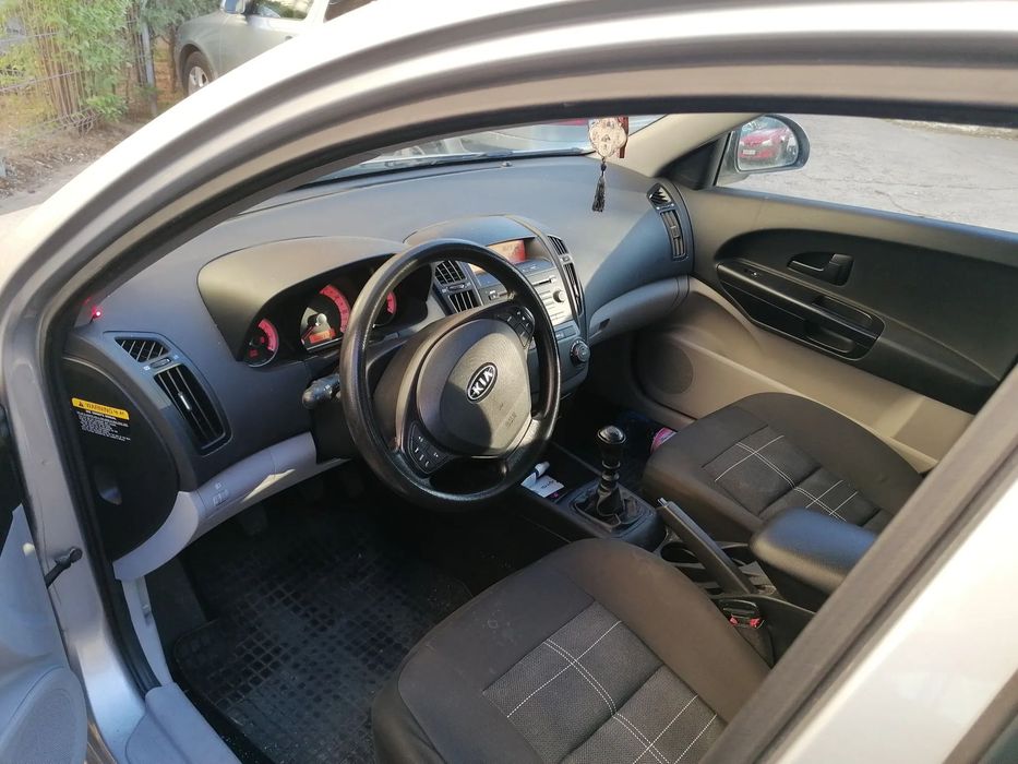 Kia Ceed Primul proprietar, revizii la reprezentanta, discuri si placute noi