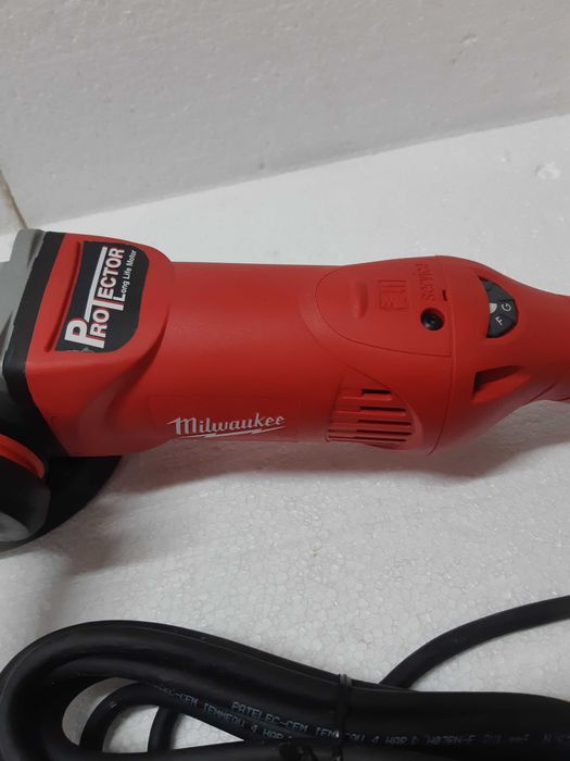 Polizor unghiular Milwaukee cu variator de turatie