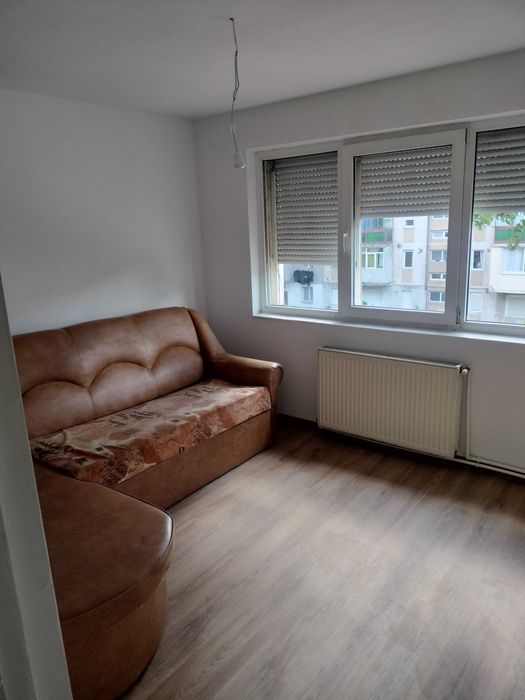 Apartament 3 camere de vanzare