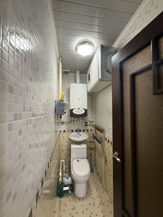 Продается 4х квартира заходи живи в Центре города ( на против УВД)