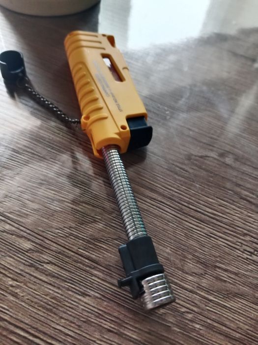 Зажигалка с выдвижным носом .