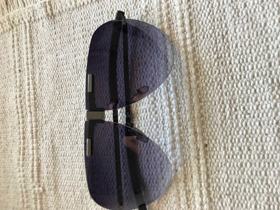 Продава слънчеви очила Кристиан Диор