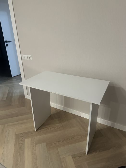 Письменный стол белый