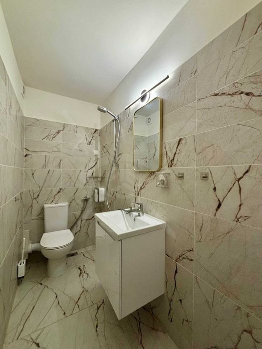Дава се под наем Тристаен апартамент в Бургас, Център - 85 кв.м за 797.64 € - Снимка #12