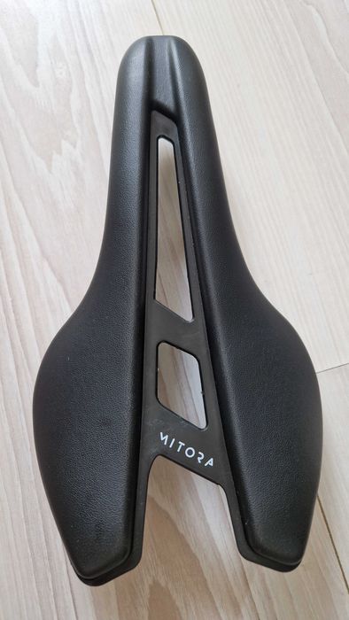 Șa Bianchi, Velomann Mitora 139mm, ca nouă.