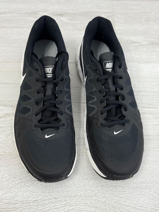 Продам новые кроссовки Nike