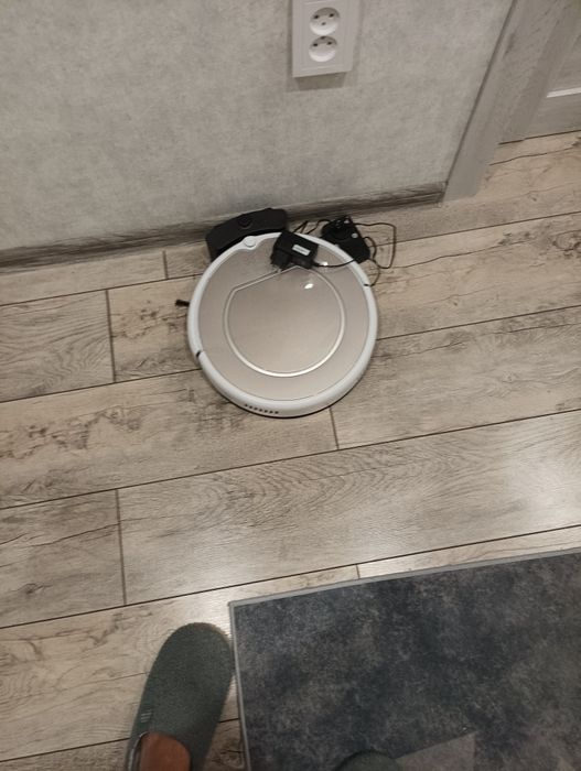 Робот пылесос продам