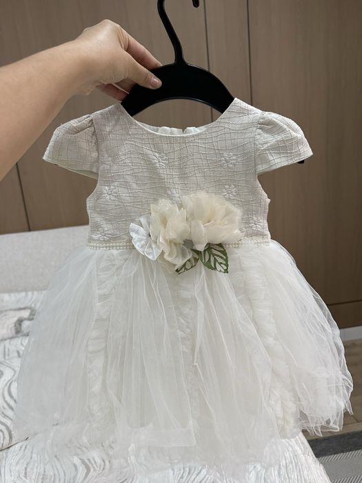 Белое нарядное платье