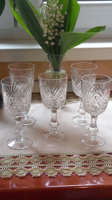 Vand set 5 pahare cristal masiv Bohemia noi nefolosite cu picior