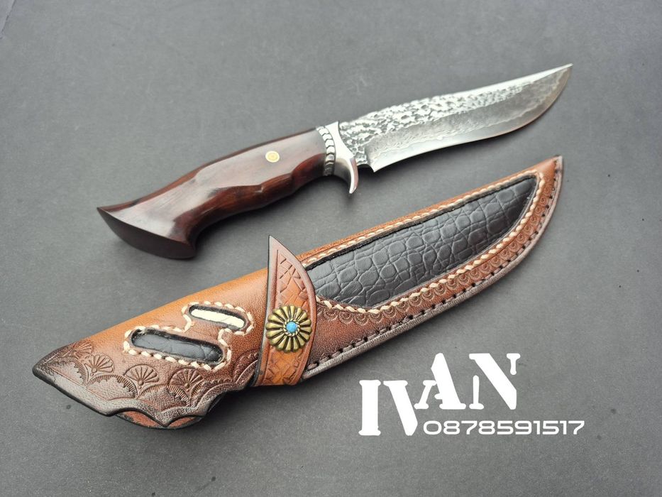 Японски ловен нож от дамаска стомана с  VG10 сърцевина и кожена кания