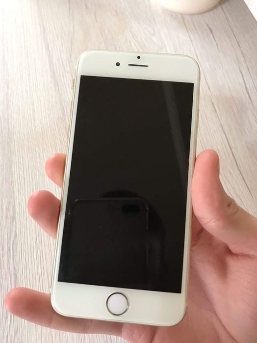 Продаю iPhone 6s gold