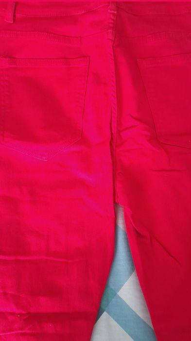 Blugi rupți roşii elastici