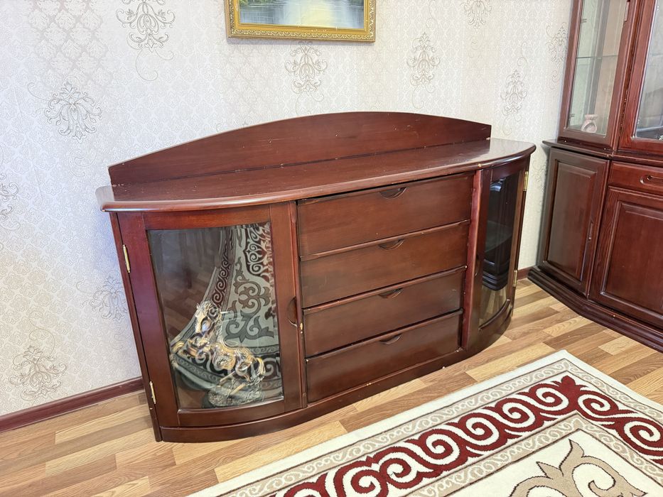 Комод-буфет из массива дуба