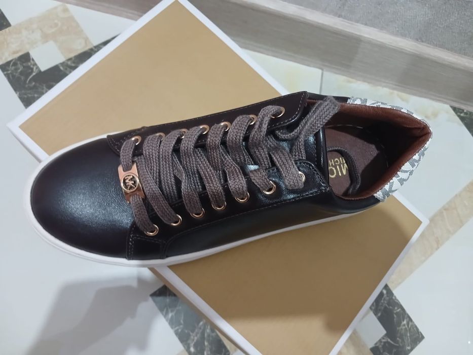 Кроссы черные ...