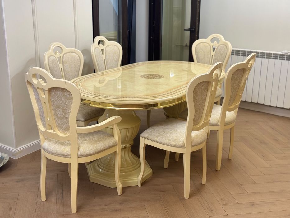Masa extensibila cu 6 scaune stil Baroc