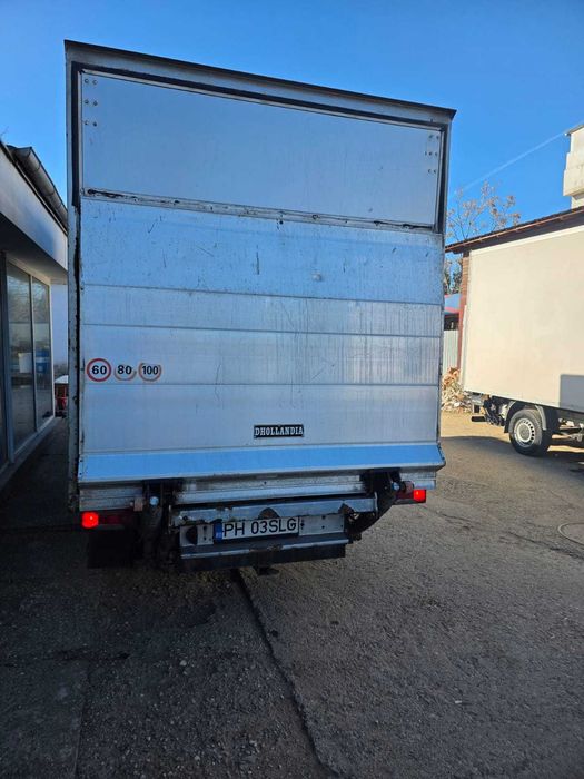 Autoutilitara Iveco Daily 35S Furgon Box + Lift Dhollandia