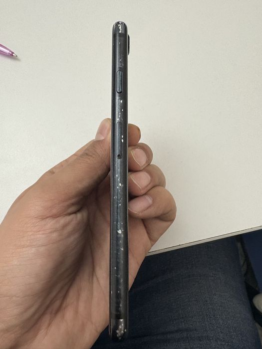 Продам Iphone 7SE