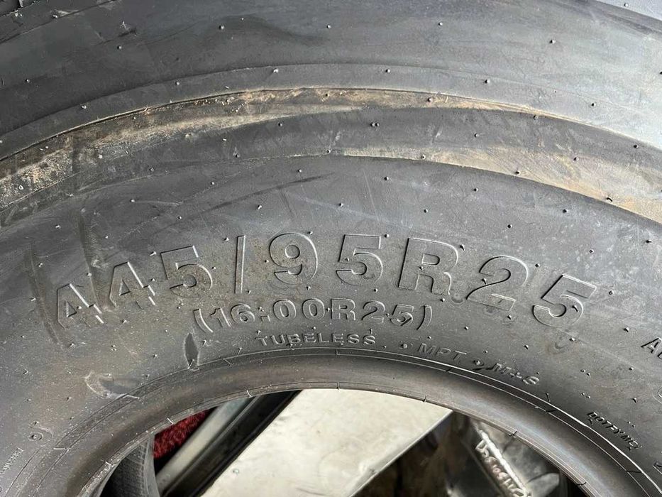 Anvelope noi radiale 445/95 R25 marca BKT pentru macara cu garantie