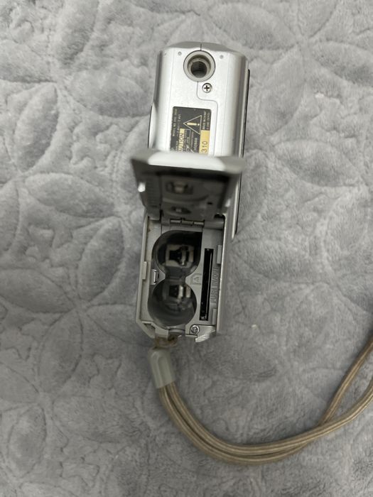 Sony Cyber-shot 7.2МП, 3x optical zoom